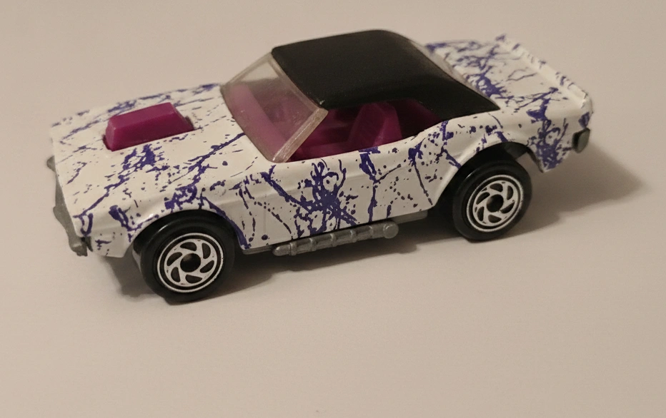 1996 Dodge Challenger White: Image 3