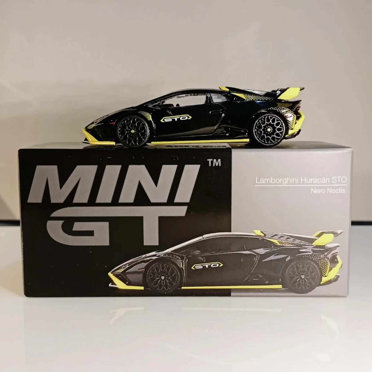 2024 Lamborghini Huracán STO Nero Noctis Black: Image 5