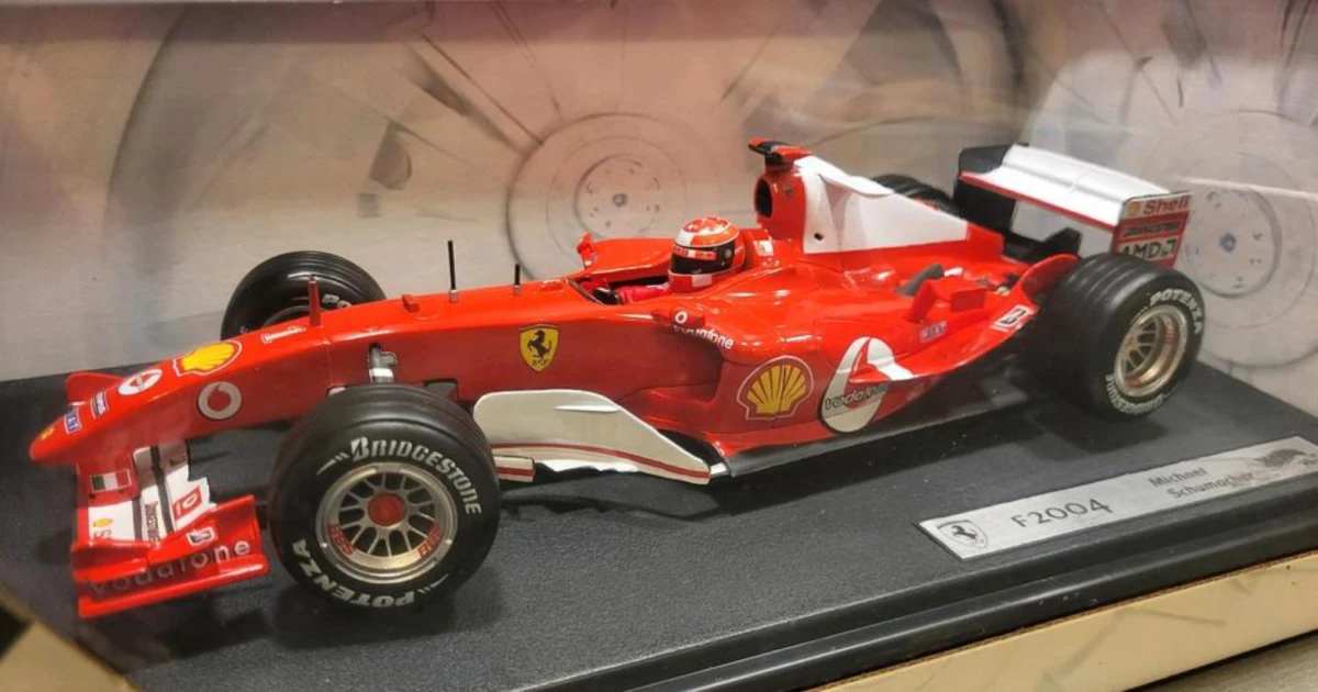 2004 Ferrari F2004 Red: Image 2