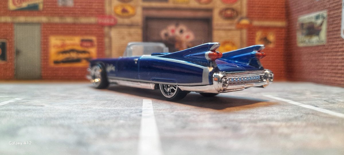 2004 59 Cadillac Blue: Image 2