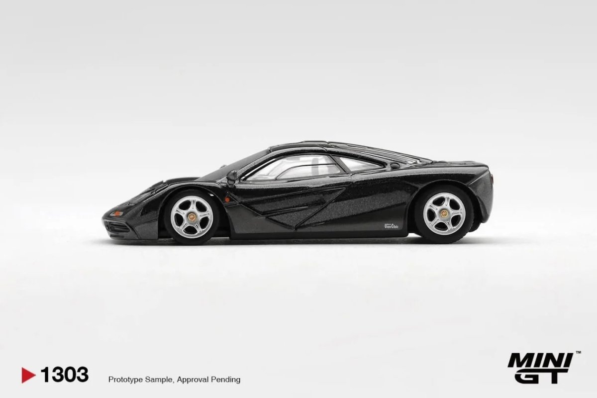 2026 McLaren F1 Black: Image 2