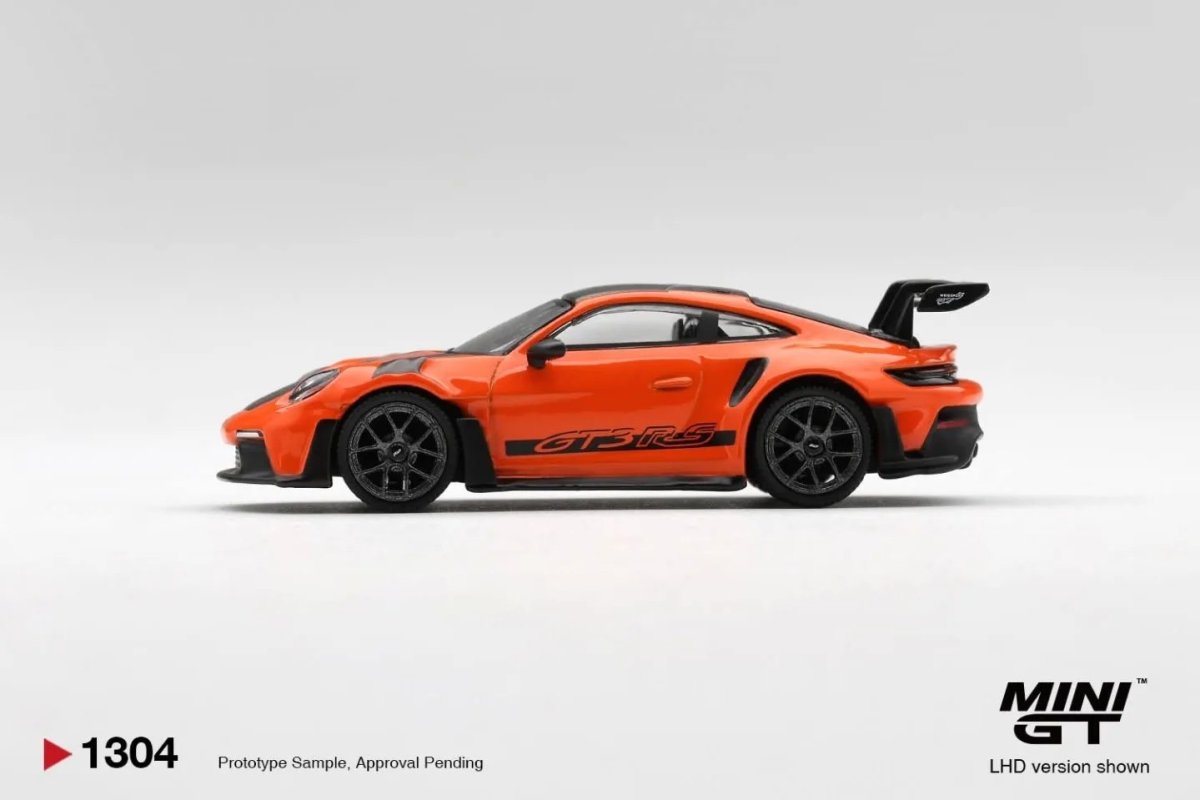 2026 Porsche 911 (992) GT3 RS Weissach Package Orange: Image 2