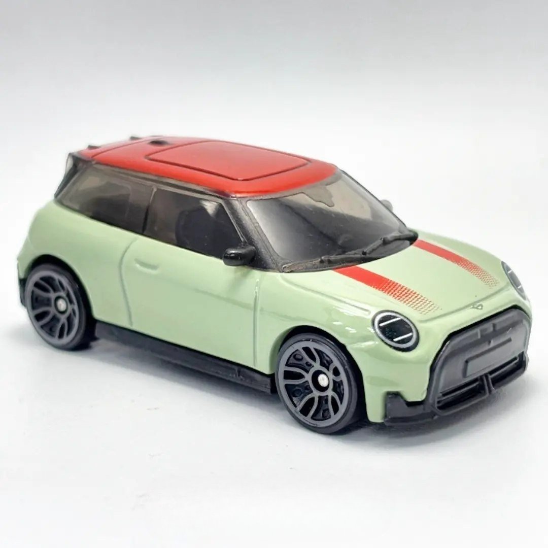 2026 Mini JCW Electric Green: Image 2