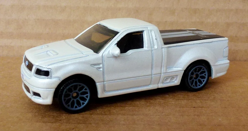 2006 Ford SVT F-150 Lightning White: Image 2