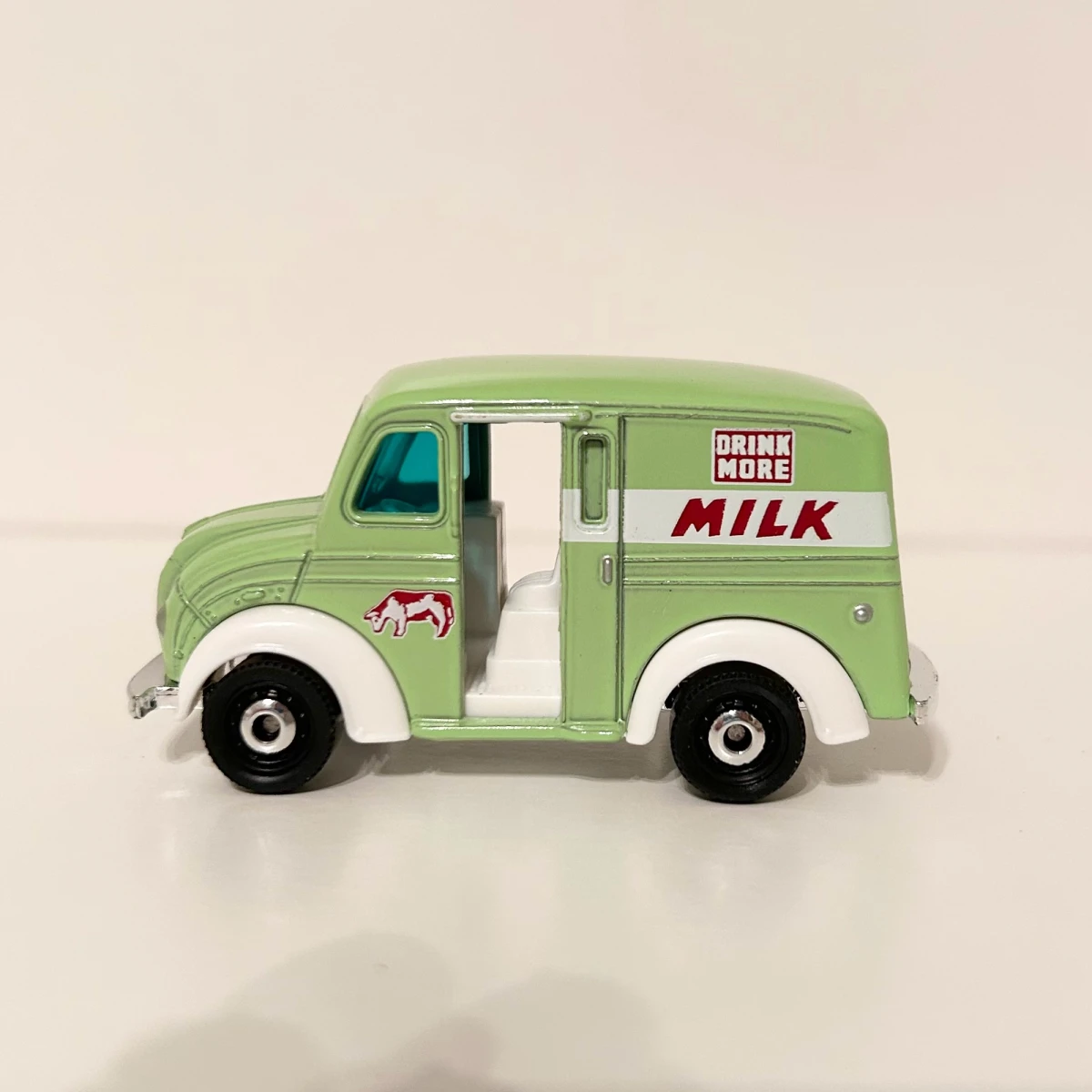 2025 Divco Milk Truck Lime: Image 2