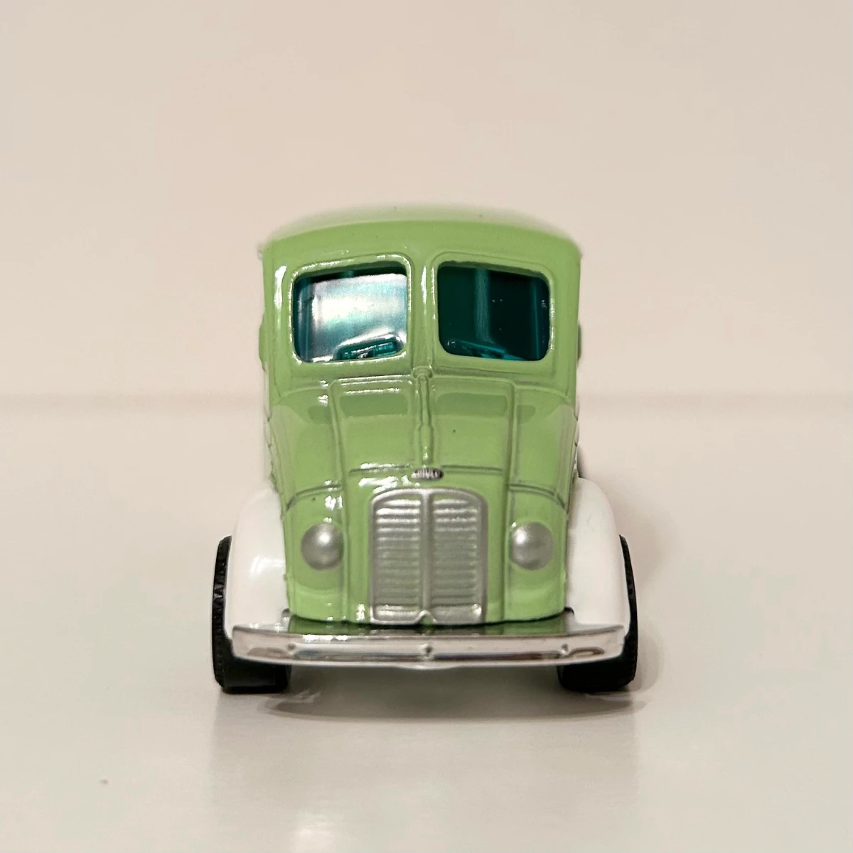 2025 Divco Milk Truck Lime: No Package: Image 4