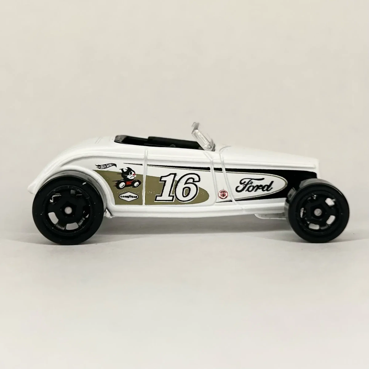 2026 33 Ford Lo Boy White: No Package: Image 2