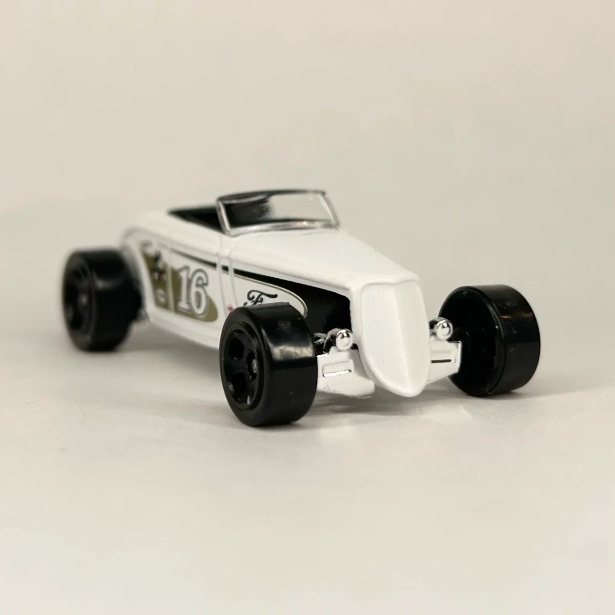 2026 33 Ford Lo Boy White: No Package: Image 3