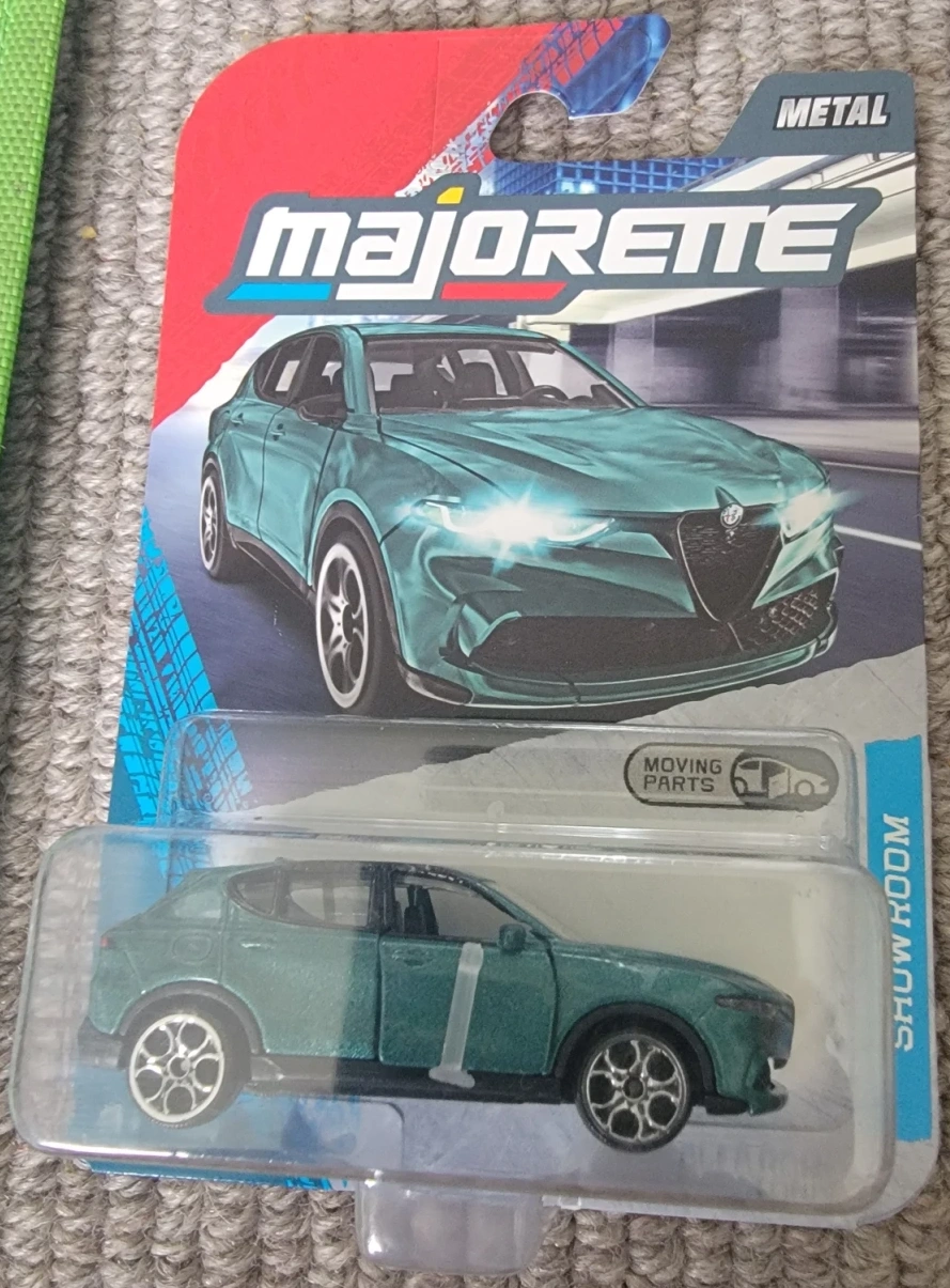 2026 Alfa Romeo Tonale Green: Blister: Image 2