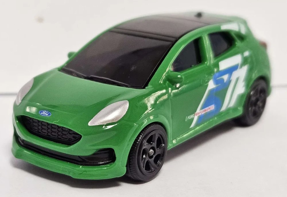 2026 Ford Puma ST Green: No package: Image 2