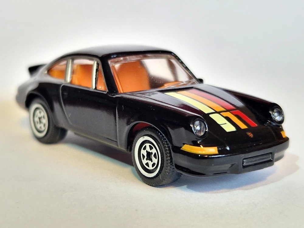 2025 Porsche 911 Carrera RS 2.7 Black: No package: Image 2