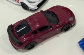 2026 Porsche 718 Cayman Purple: No package: Image 2