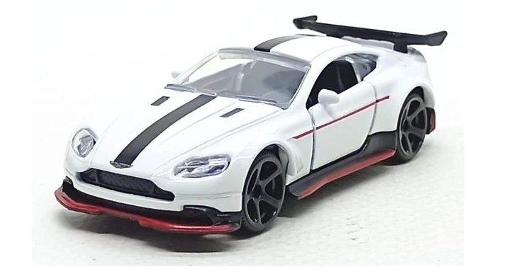 2025 Aston Martin Vantage GT8 White: No package: Image 2