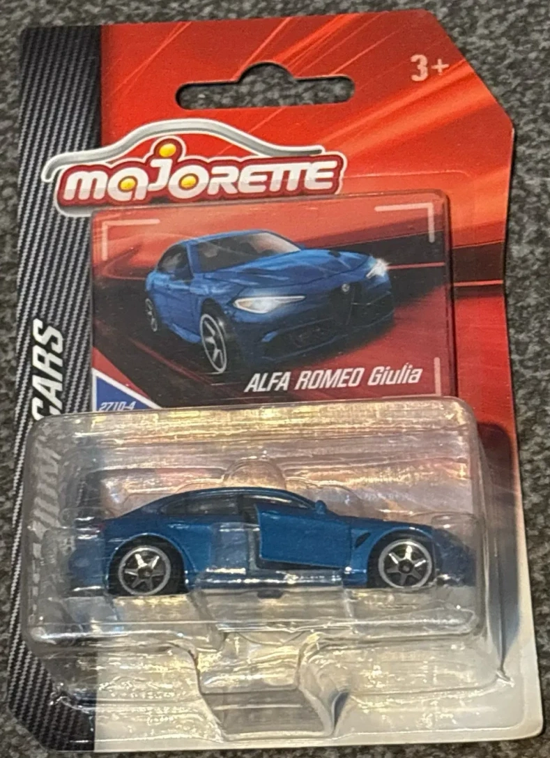 2024 Alfa Romeo Giulia Blue: Blister: Image 2