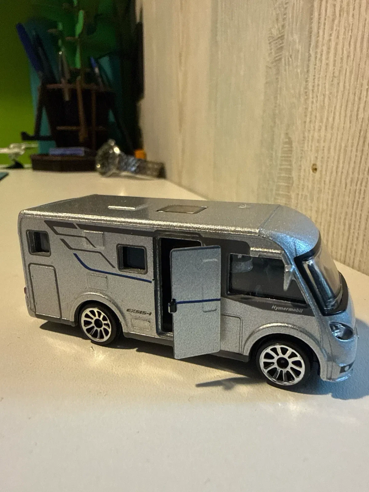 2024 Hymermobil Exsis-i Silver: No Package: Image 2