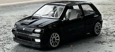 2024 Renault Clio 16S Black: No package: Image 2