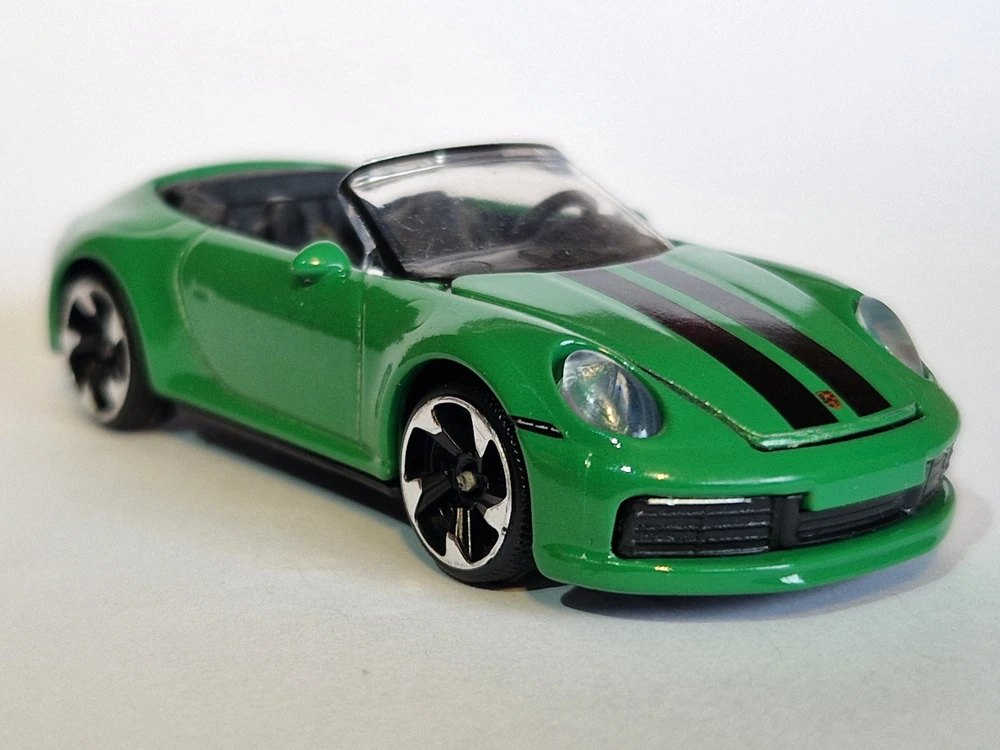 2024 Porsche 911 Carrera S Green: No package: Image 2