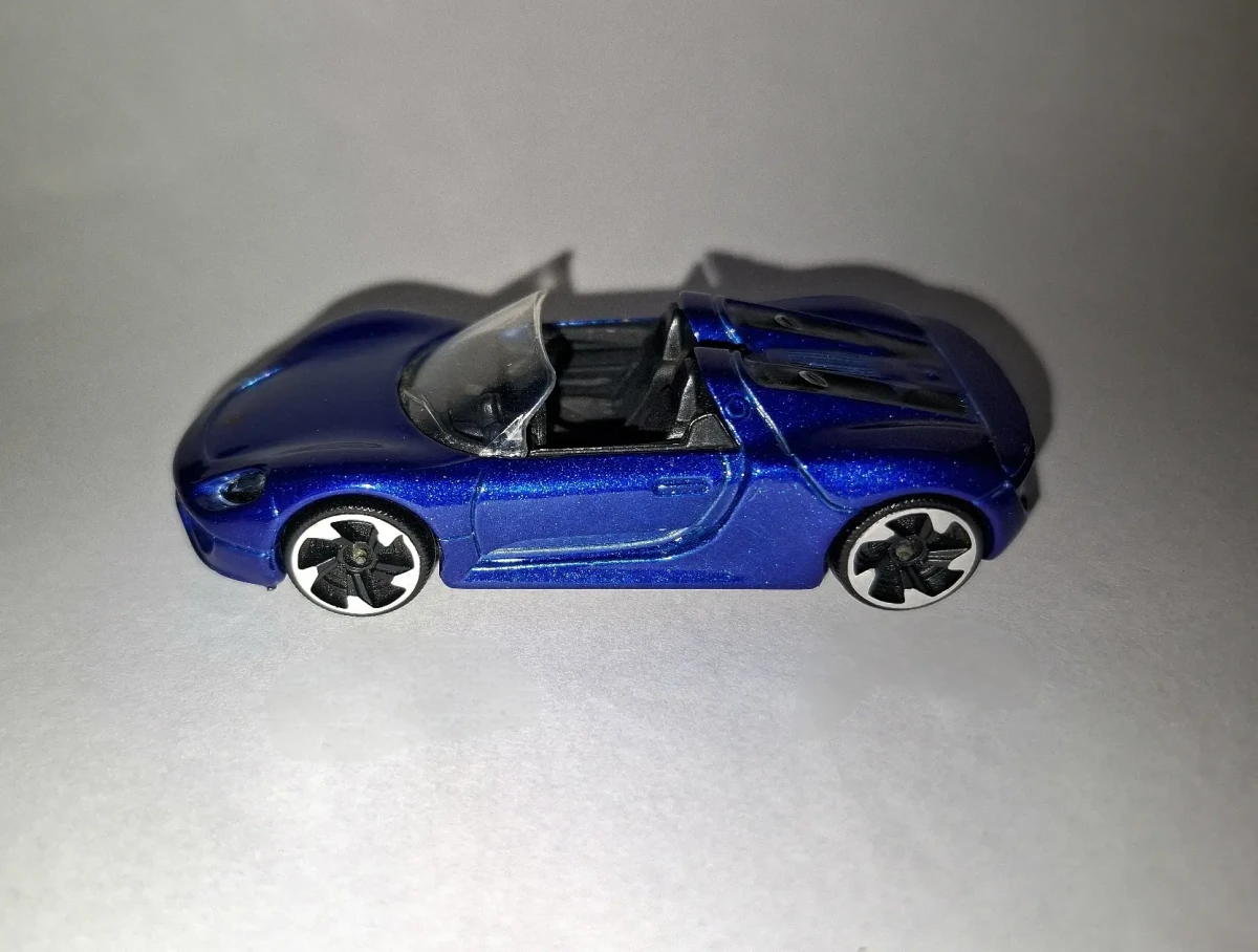 2023 Porsche 918 Spyder Blue: No Package: Image 4
