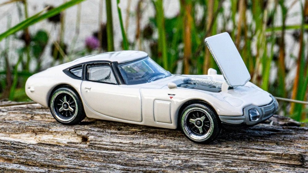 2023 Toyota 2000 GT White: No package: Image 2