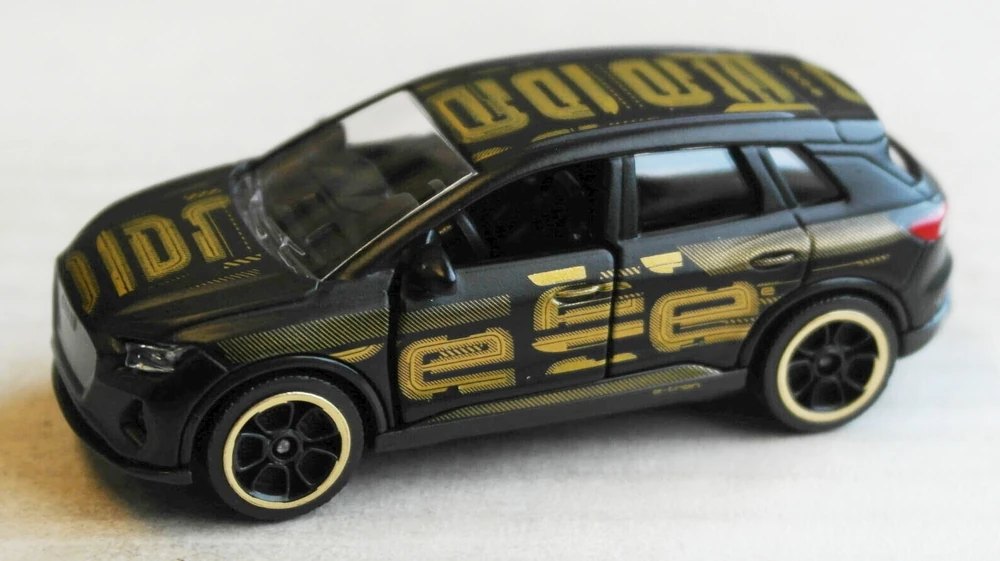 2023 Audi Q4 e-tron Black: No package: Image 2