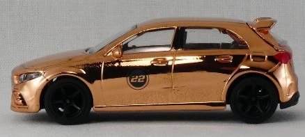 2022 Mercedes-AMG A 35 4MATIC Gold: No package: Image 2