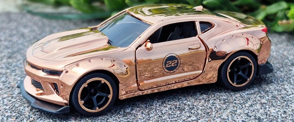 2022 Chevrolet Camaro (2021) Pink: No package: Image 2