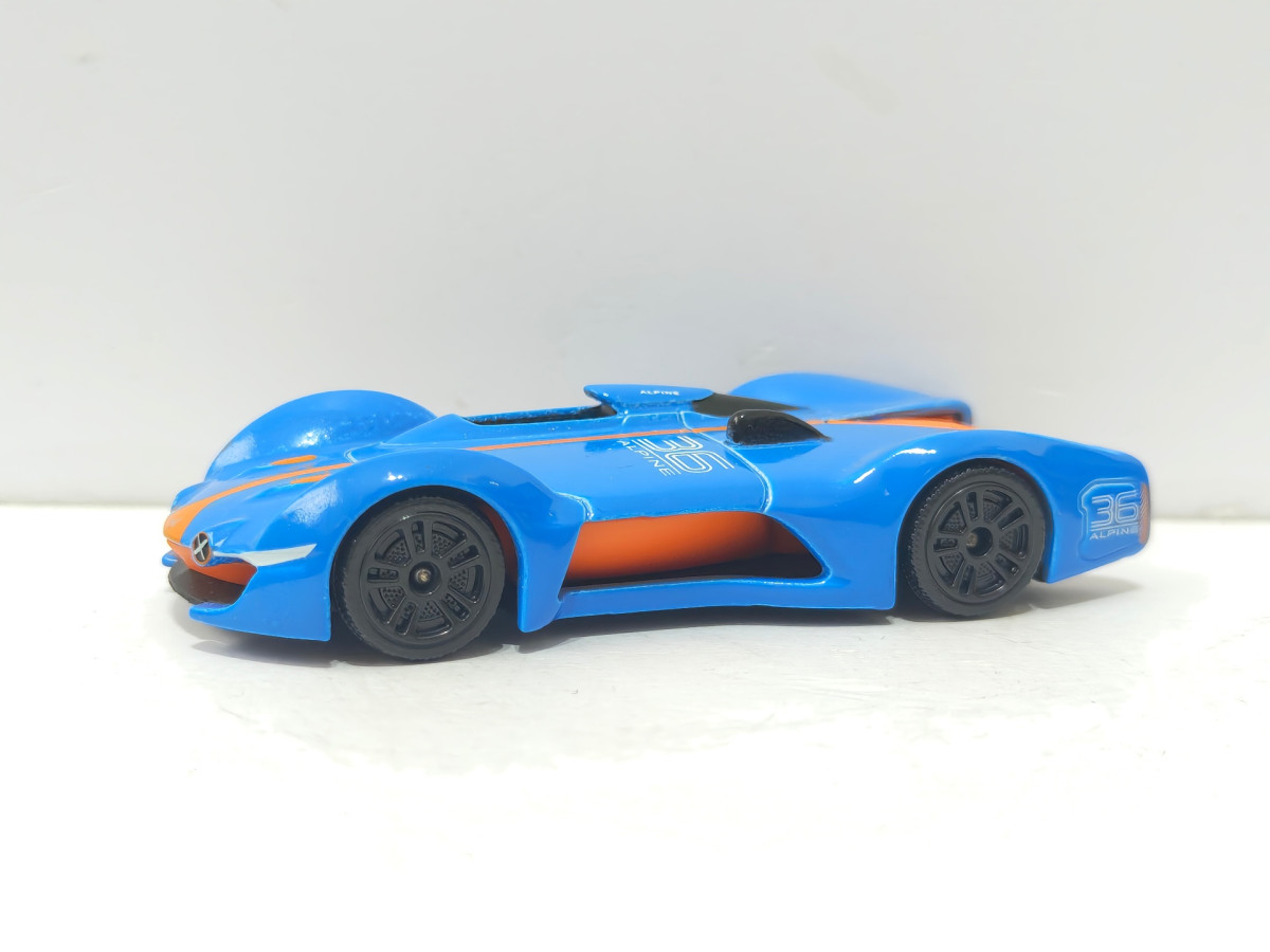2017 Alpine Vision Gran Turismo Blue: No Package: Image 2