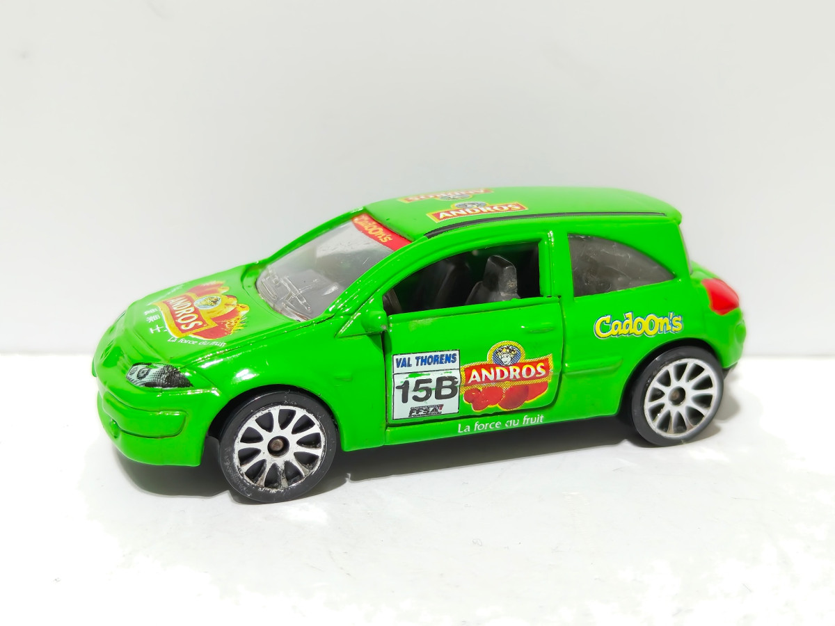 2010 Renault Megane II Green: No Package: Image 3
