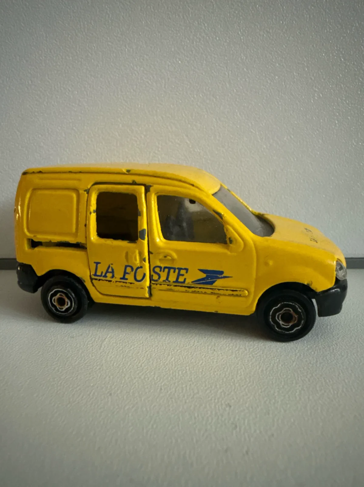 2008 Renault Kangoo Yellow: No Package: Image 2