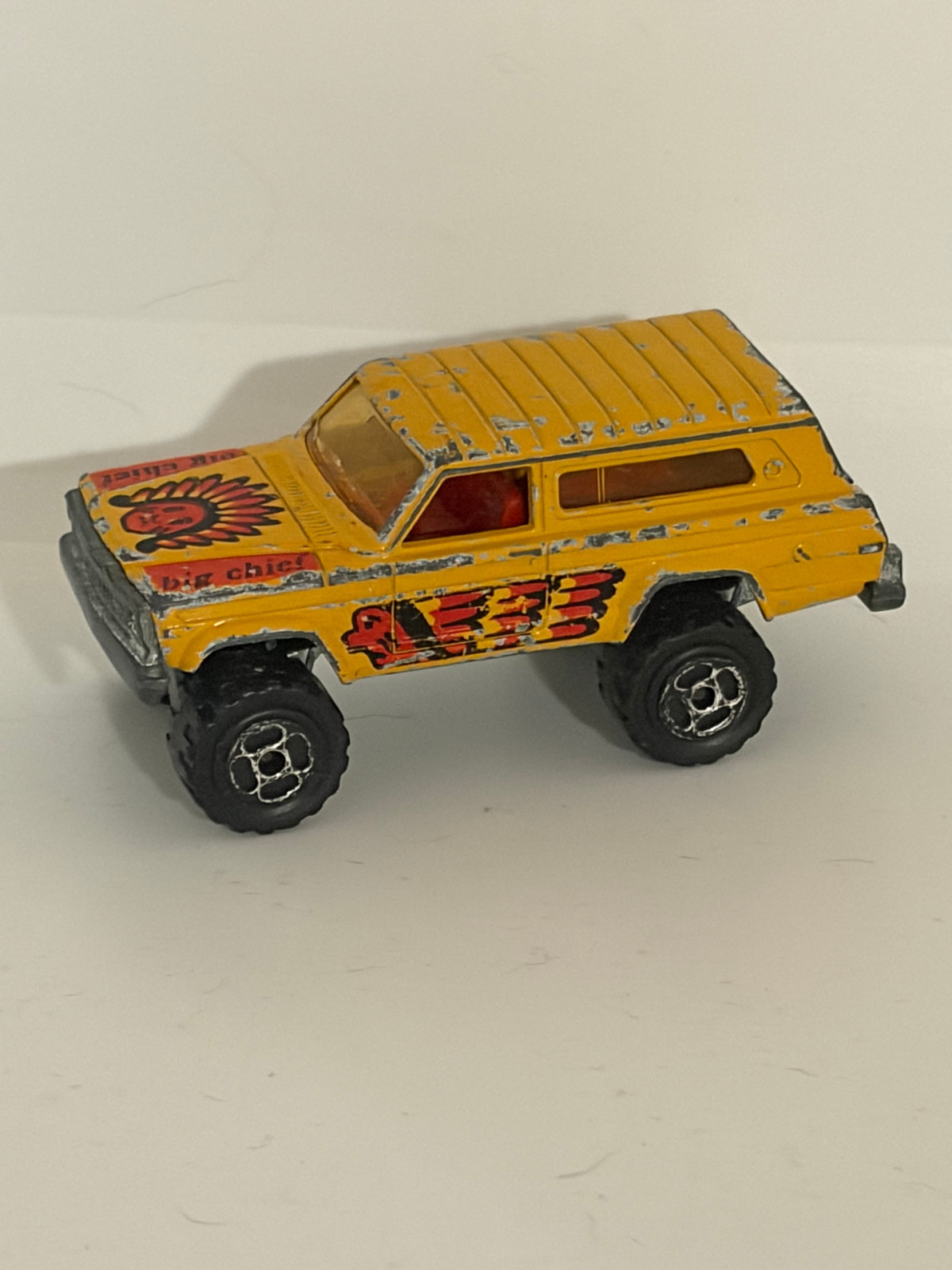 2001 4 x 4 Cherokee Yellow: No Package: Image 2