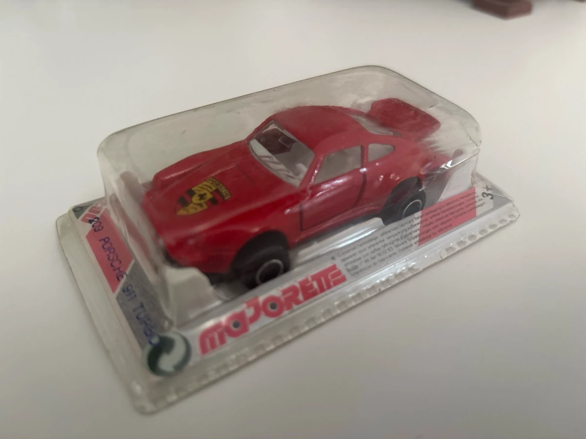 1994 Porsche Turbo Red: Box: Image 2