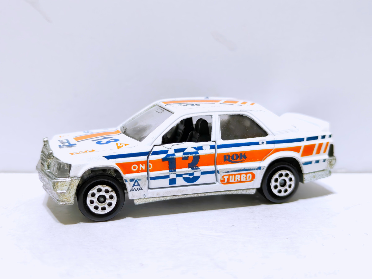 1992 Mercedes-Benz 190 E 2.3-16 White: No Package: Image 2