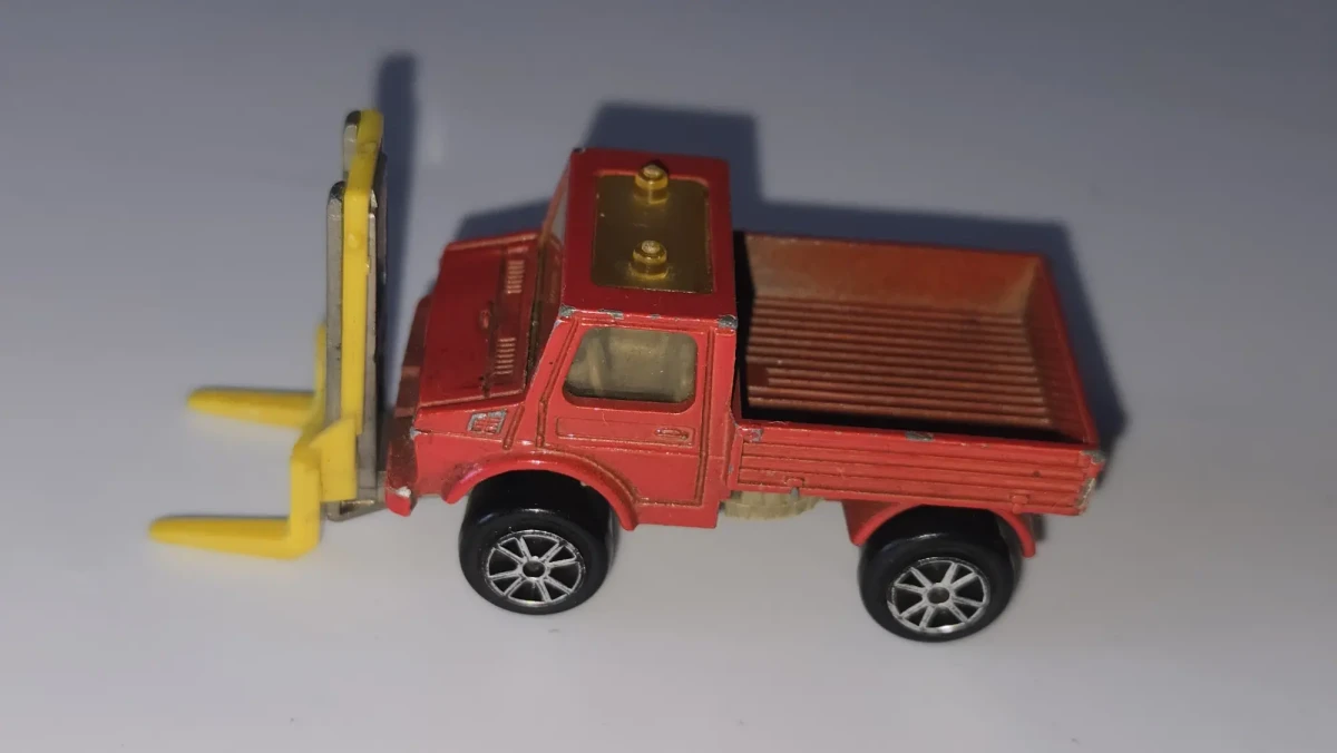 1978 Mercedes-Benz Unimog Forklift Red: No Package: Image 7