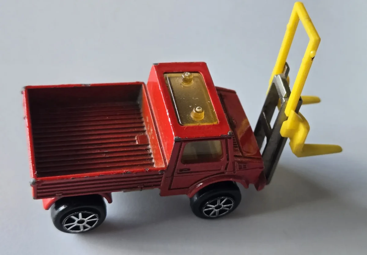 1978 Mercedes-Benz Unimog Forklift Red: No Package: Image 5
