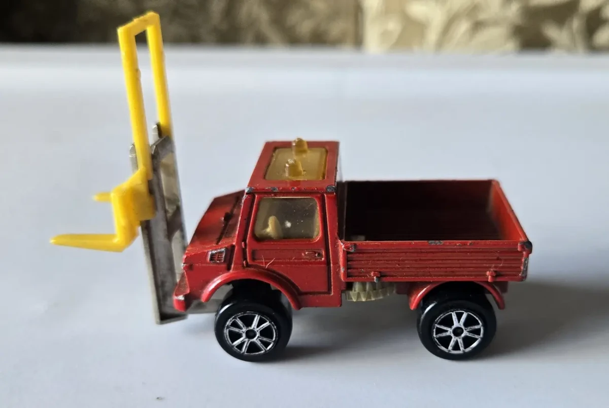 1978 Mercedes-Benz Unimog Forklift Red: No Package: Image 4