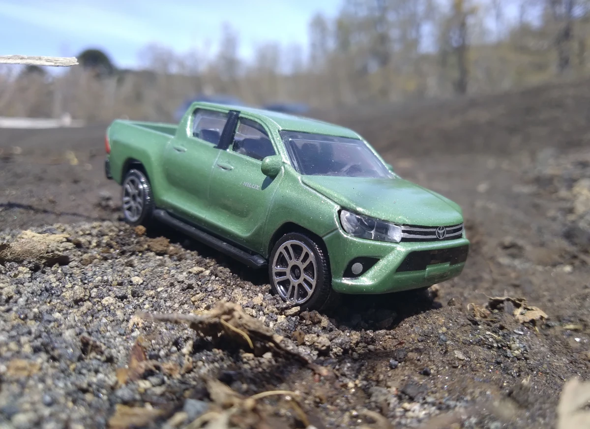 2024 Toyota Hilux Revo Green: No Package: Image 2