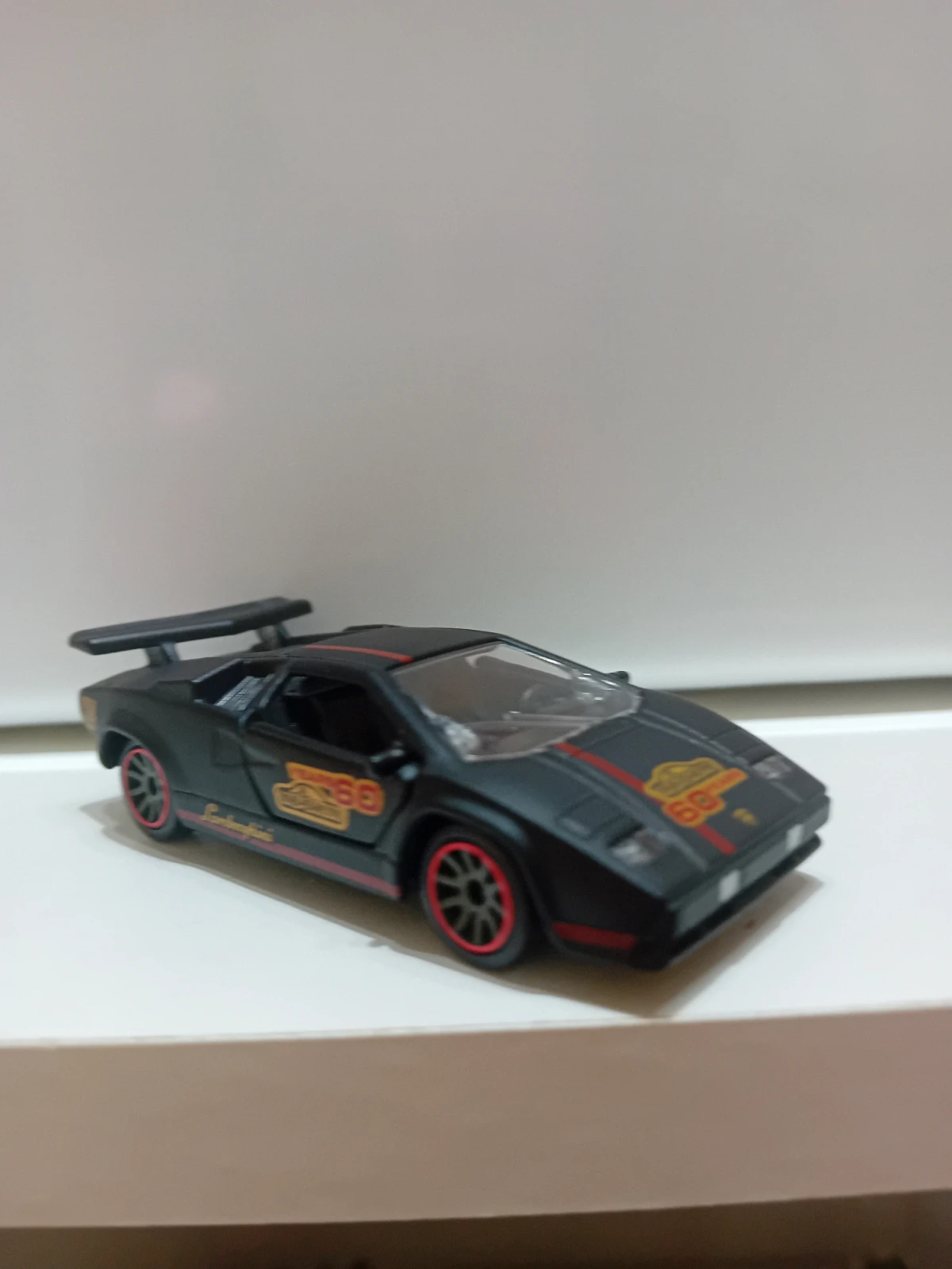 2024 Lamborghini Countach Black: Image 2