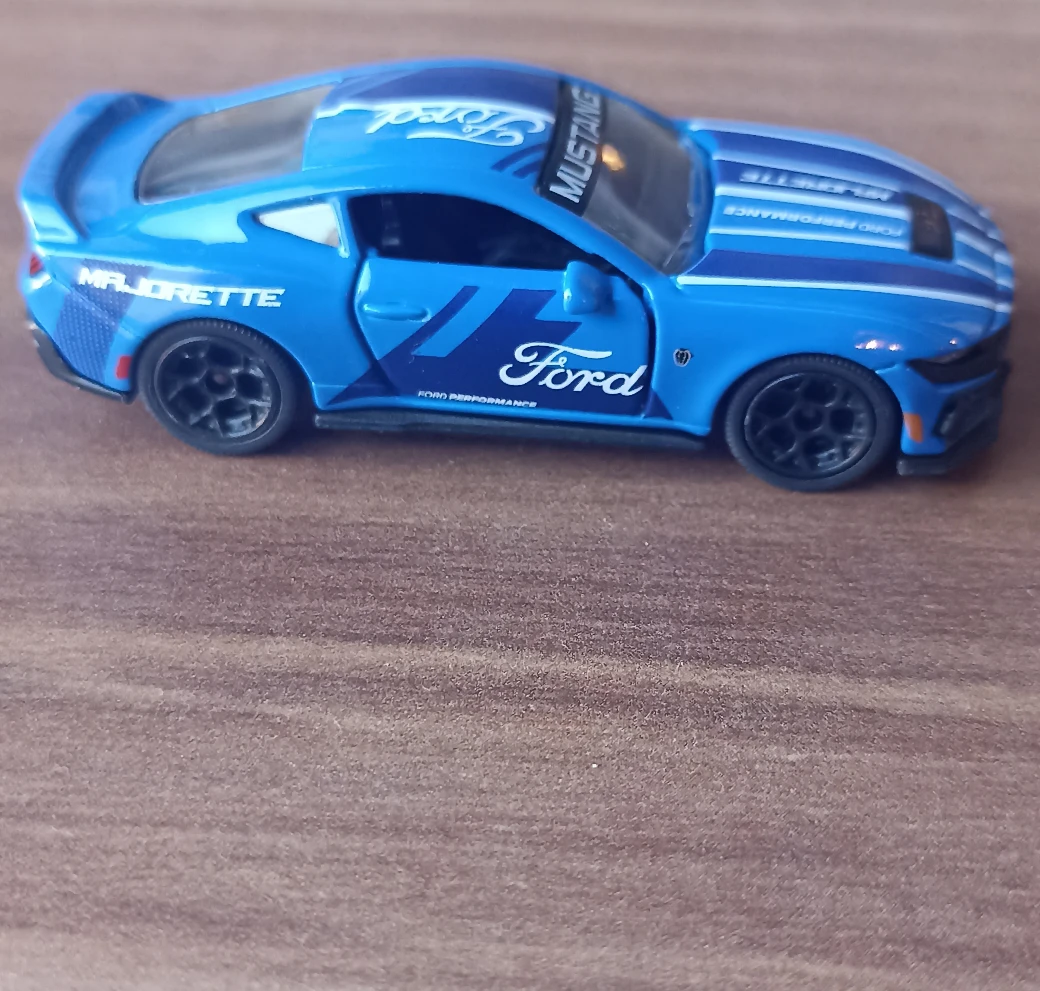 2025 Ford Mustang Dark Horse Blue: Image 2