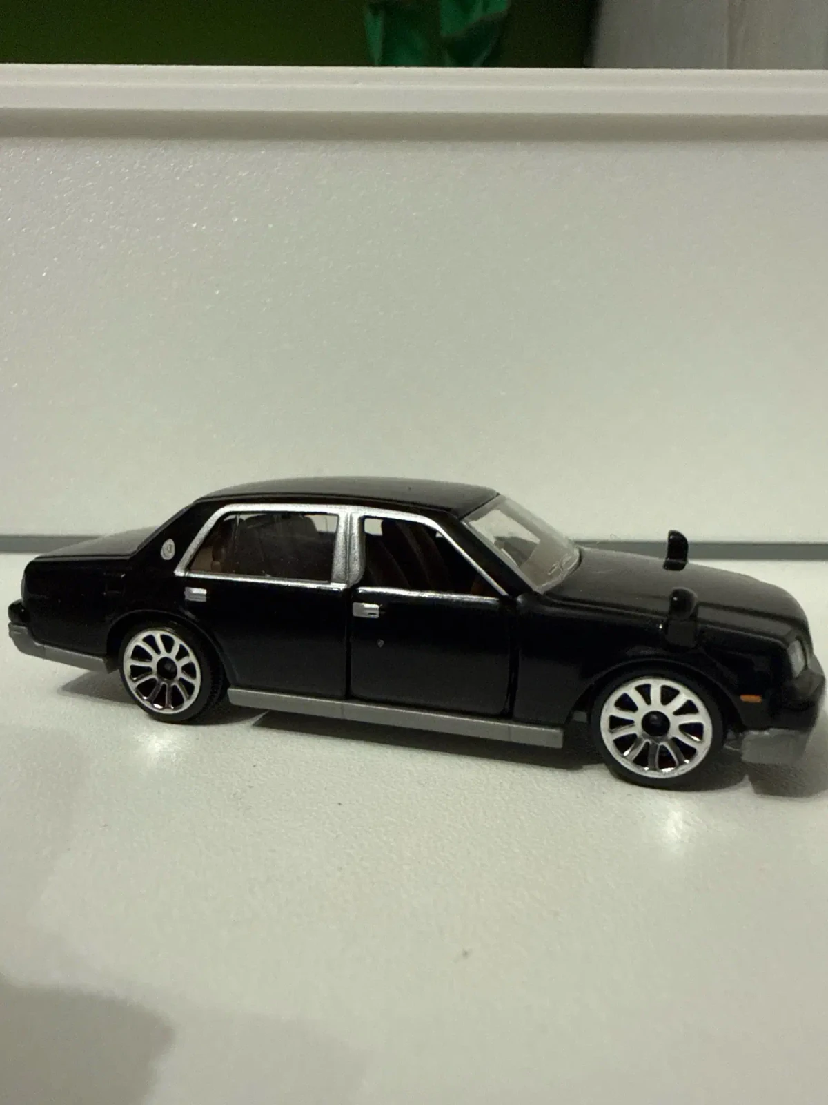 2024 Toyota Century Black: No Package: Image 3
