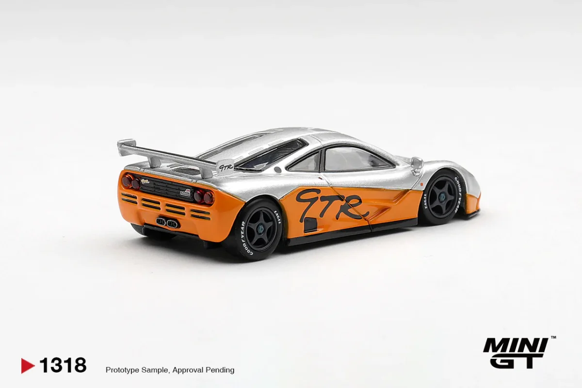 2026 McLaren F1 GTR 1995 Presentation Silver: Image 3