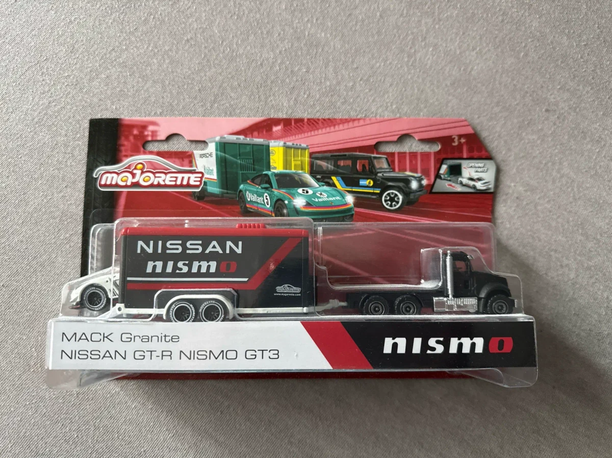 2023 Nissan GT-R Nismo GT3, Mack Granite White: Blister: Image 2