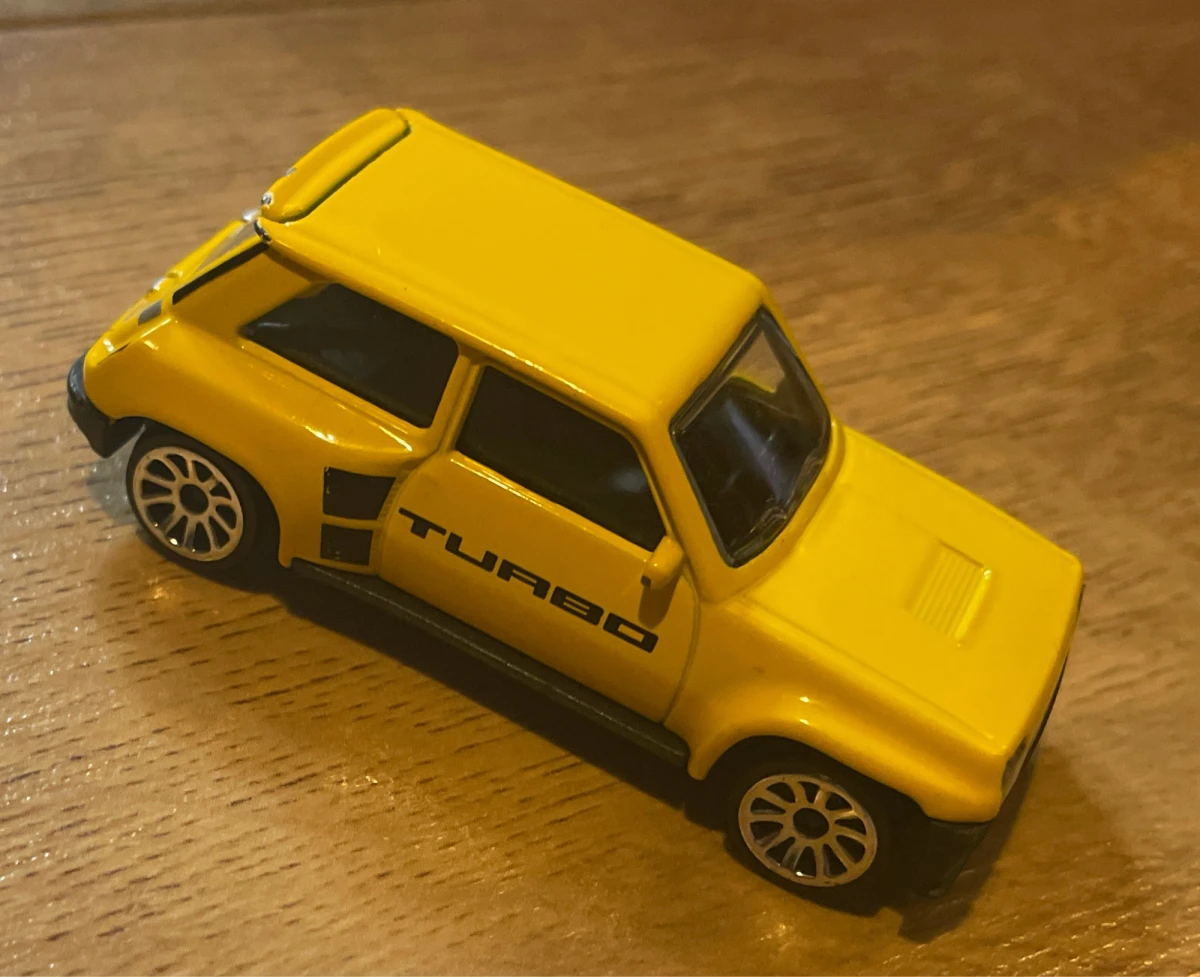 2024 Renault 5 Turbo Yellow: Image 2