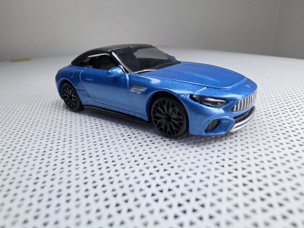 2026 Mercedes-AMG SL 63 Blue: Image 2