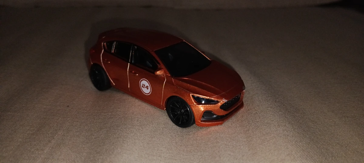 2024 Ford Focus ST Orange: Image 2