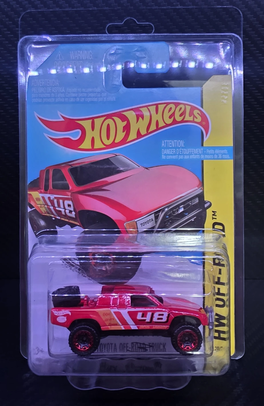 2015 Toyota Off-Road Truck Red: Long (INT): Image 2