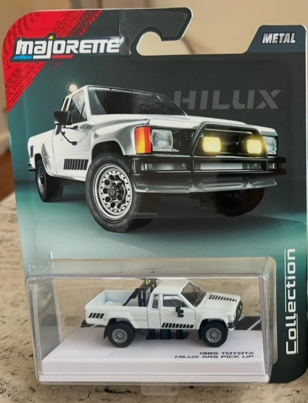 2026 1995 Toyota SR5 Hilux White: Image 2