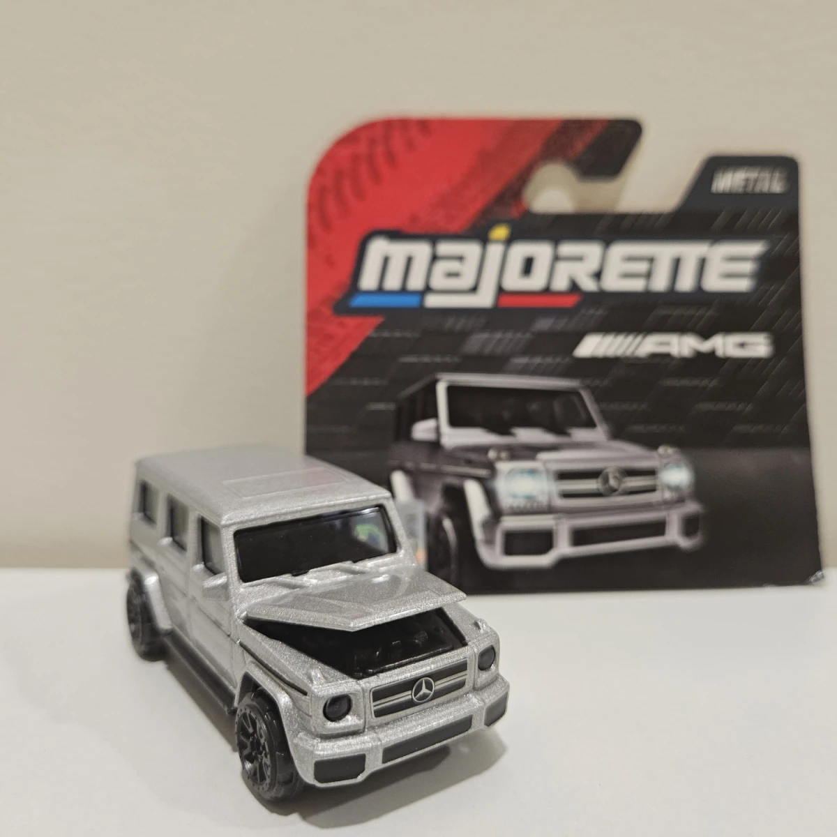 2025 Mercedes-AMG G 63 Silver: Image 2