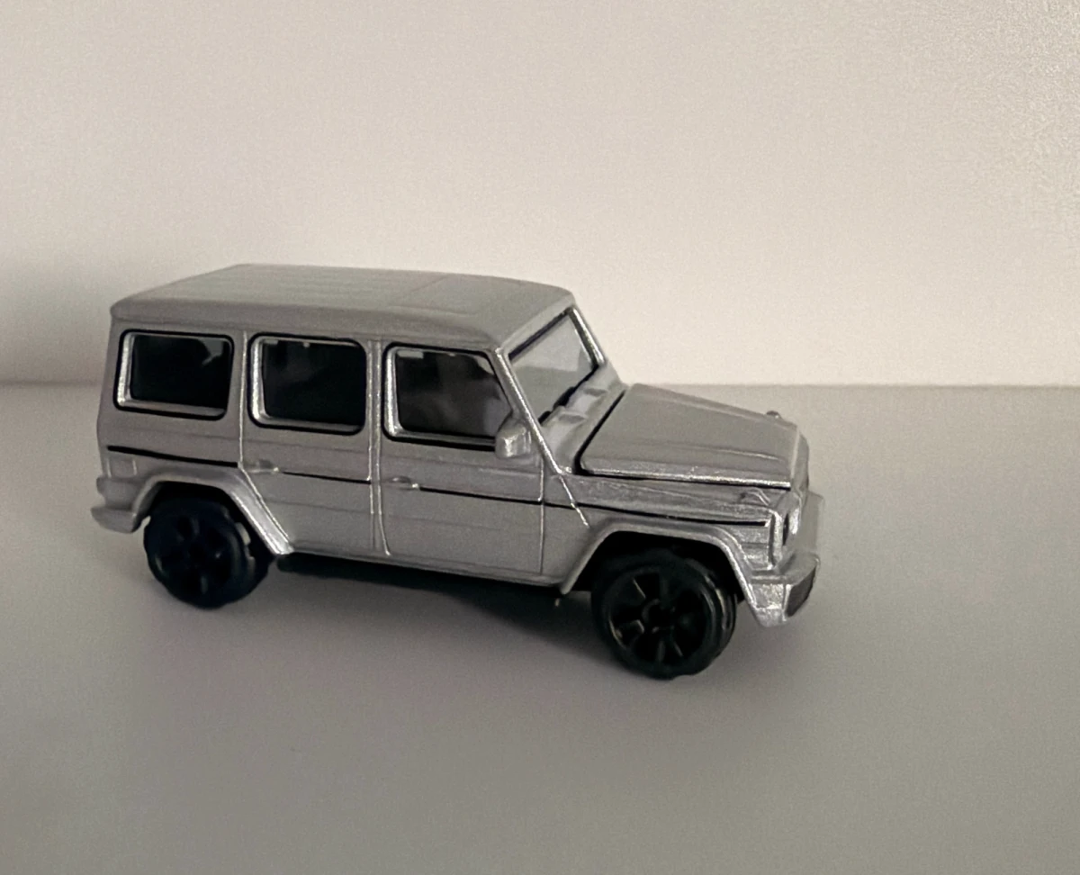 2025 Mercedes-AMG G 63 Silver: Image 3