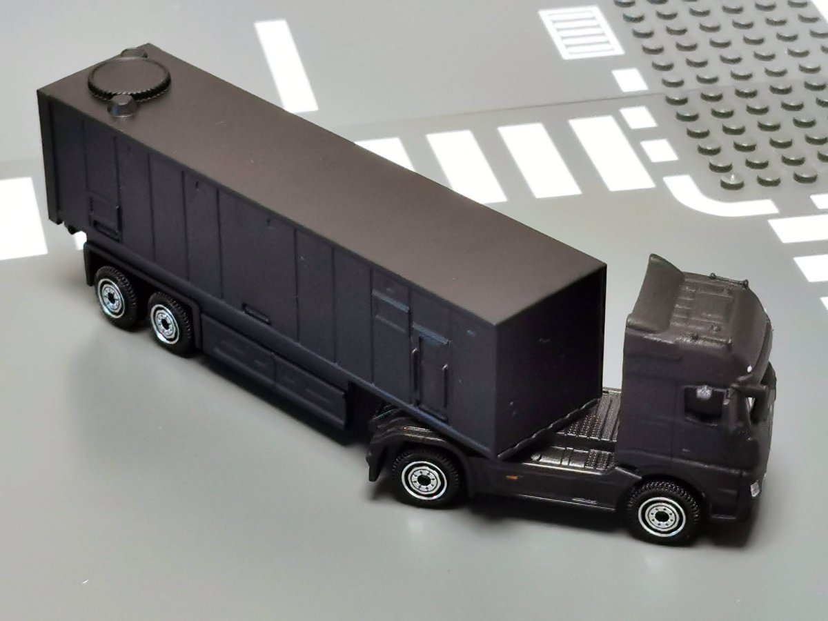 2026 Mercedes-Benz Actros Black: Image 4