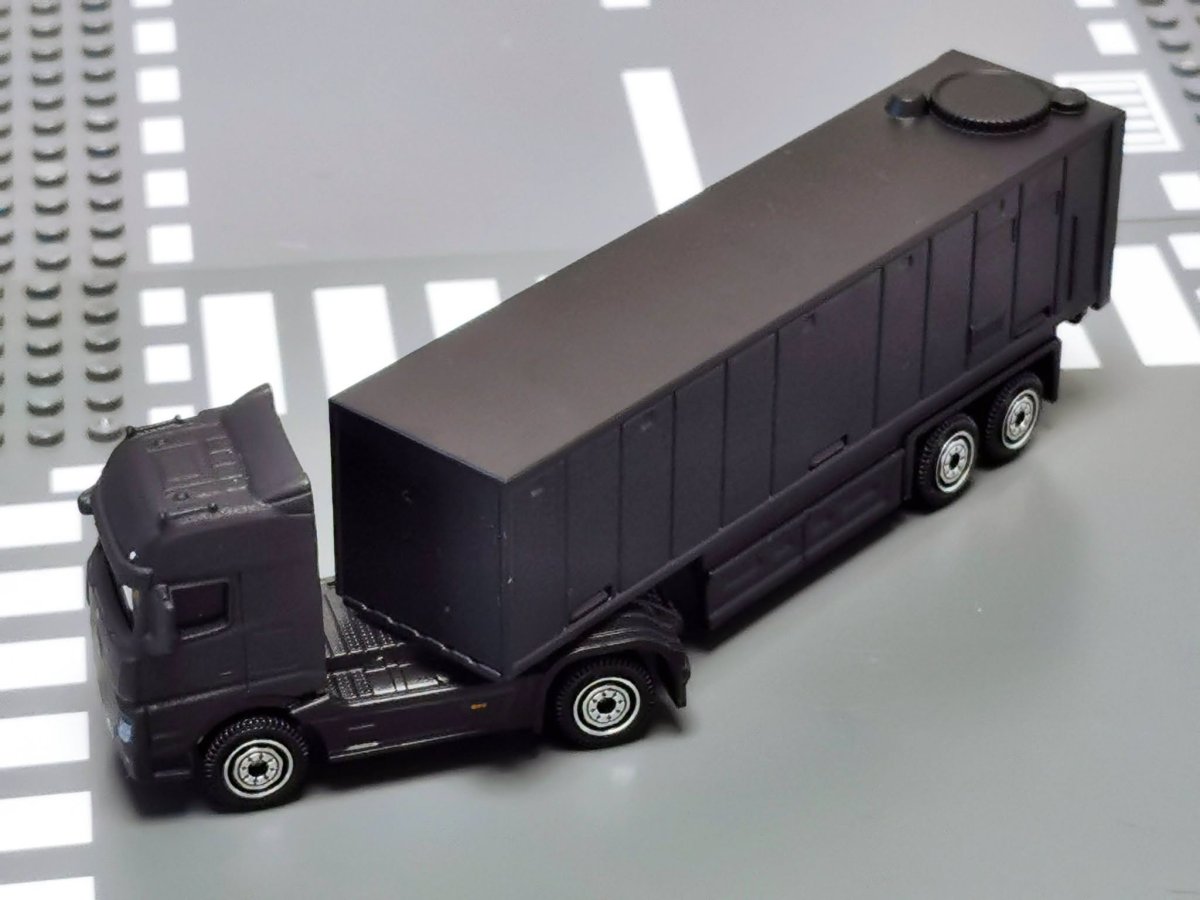 2026 Mercedes-Benz Actros Black: Image 5
